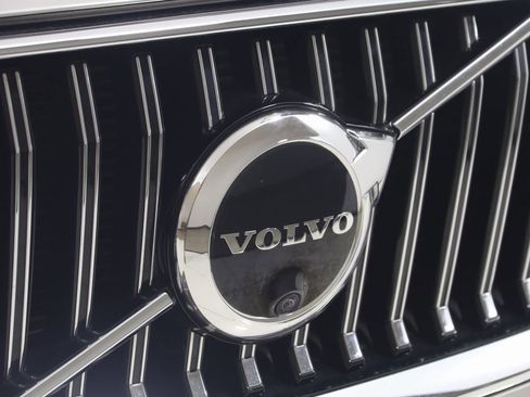 Used 2023 Volvo XC60 B5 Plus w/ Climate Package image 17