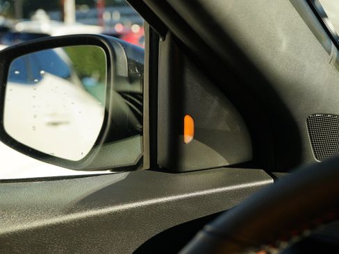 Used 2024 Nissan Kicks SR image 30