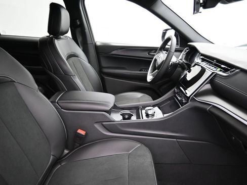 New 2025 Jeep Grand Cherokee L Altitude image 16