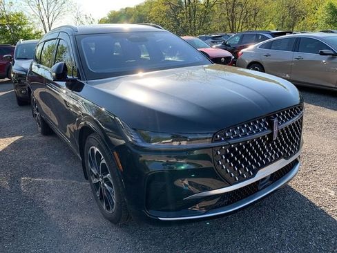 Used 2025 Lincoln Nautilus Reserve AWD/4WD image 4