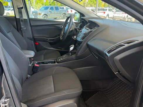 Used 2016 Ford Focus SE image 9