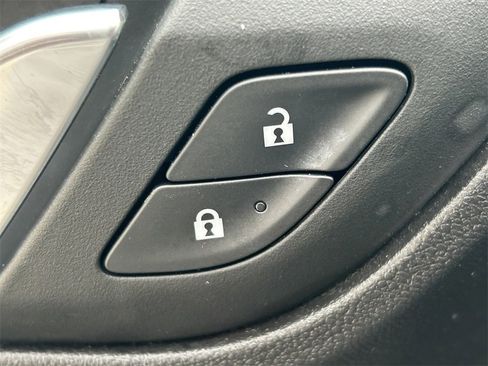 Used 2024 GMC Terrain SLE image 23