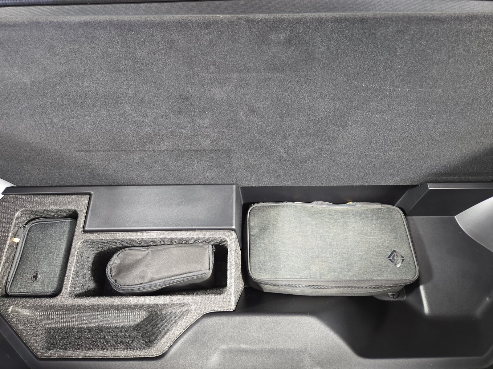Used 2025 Rivian R1S Adventure Dual AWD/4WD image 14