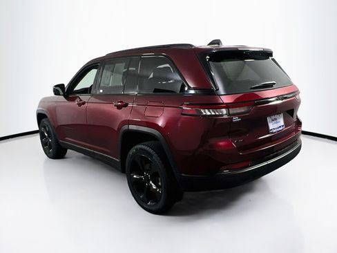 Used 2023 Jeep Grand Cherokee Limited w/ Black Appearance Package AWD/4WD image 7
