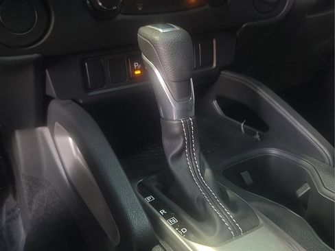 Used 2025 Nissan Frontier SV image 26