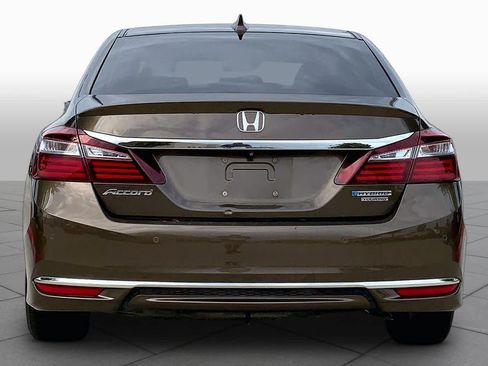 Used 2017 Honda Accord Touring image 5