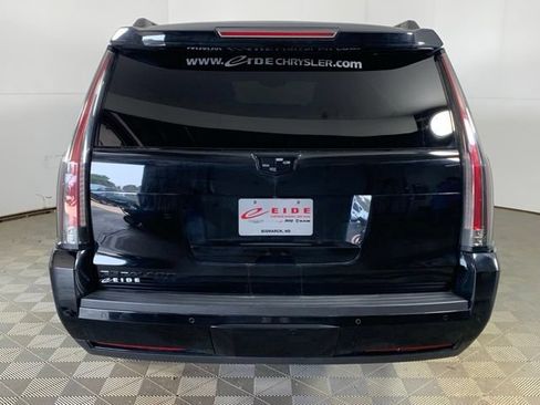 Used 2016 Cadillac Escalade ESV Premium AWD/4WD image 17