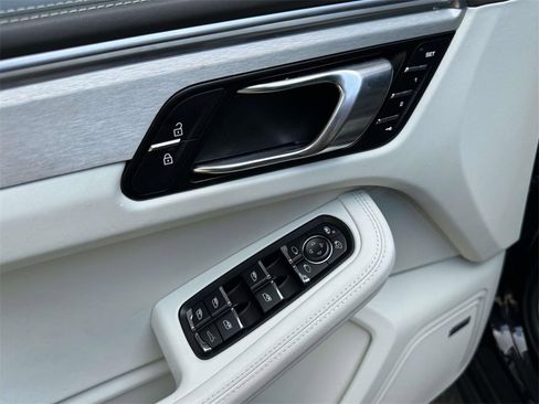 Used 2021 Porsche Macan GTS image 17