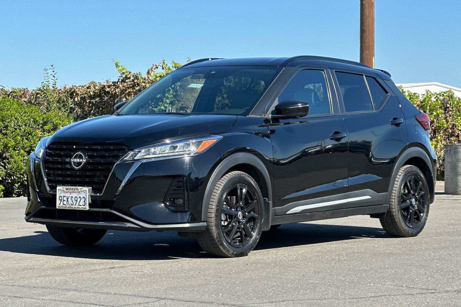 Used 2023 Nissan Kicks SR w/ SR Premium Package FWD image 7