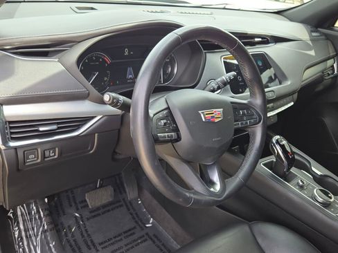 Used 2023 Cadillac XT4 Premium Luxury image 23