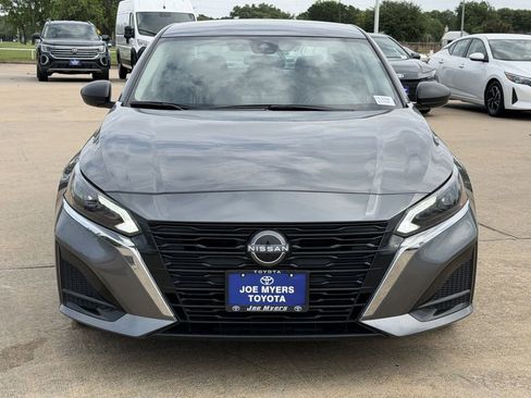 Used 2025 Nissan Altima 2.5 SV FWD image 3