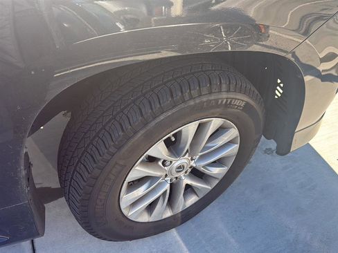 Used 2022 Lexus GX 460 Premium w/ Premium Package image 24