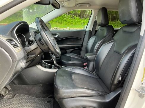 Used 2018 Jeep Compass Latitude w/ Popular Equipment Group AWD/4WD image 3