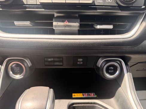 Used 2025 Toyota Grand Highlander AWD image 24