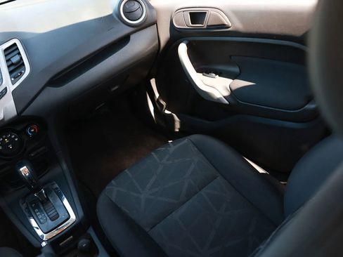 Used 2013 Ford Fiesta SE image 23