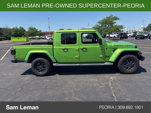 Used 2025 Jeep Gladiator Sport AWD/4WD image 4