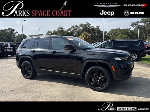 Certified 2023 Jeep Grand Cherokee Altitude AWD/4WD image 1