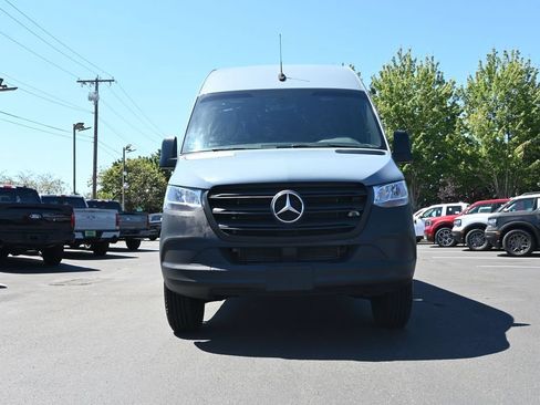 Used 2019 Mercedes-Benz Sprinter 144 image 6