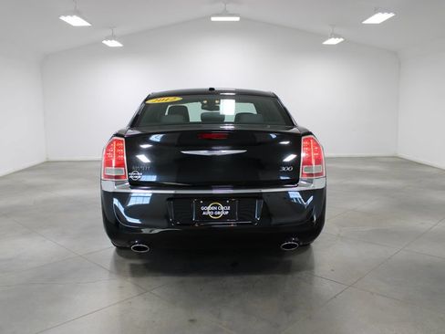 Used 2012 Chrysler 300 RWD image 8
