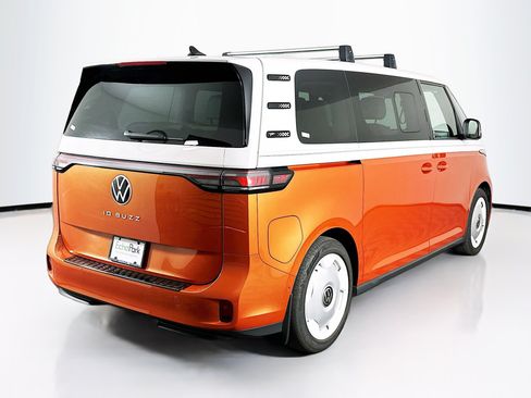 Used 2025 Volkswagen ID. Buzz 1st Edition RWD image 9