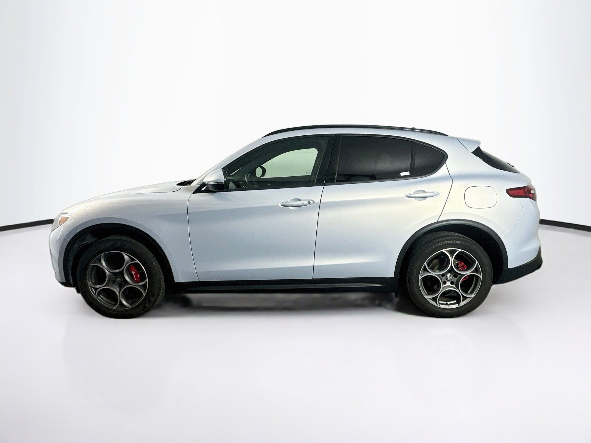Used 2023 Alfa Romeo Stelvio Sprint RWD image 4