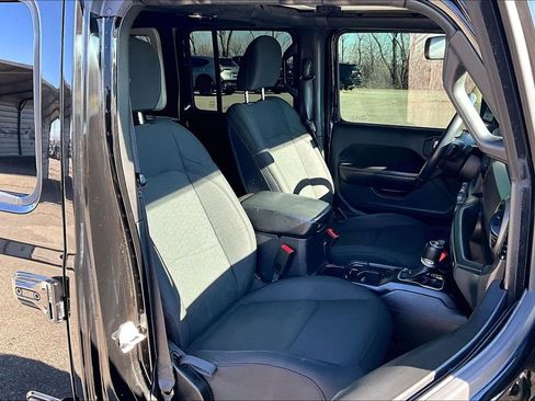 Used 2018 Jeep Wrangler Unlimited Sport S image 10