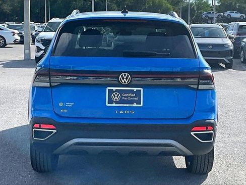 Certified 2025 Volkswagen Taos SE image 6