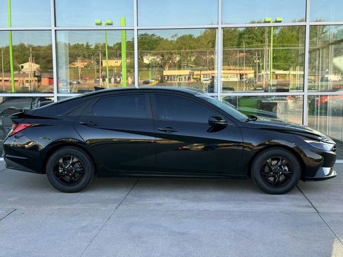 Used 2021 Hyundai Elantra SE w/ Cargo Package FWD image 8
