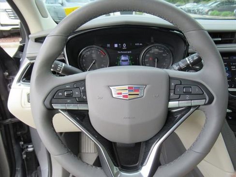 Used 2020 Cadillac XT6 Premium Luxury AWD/4WD image 23