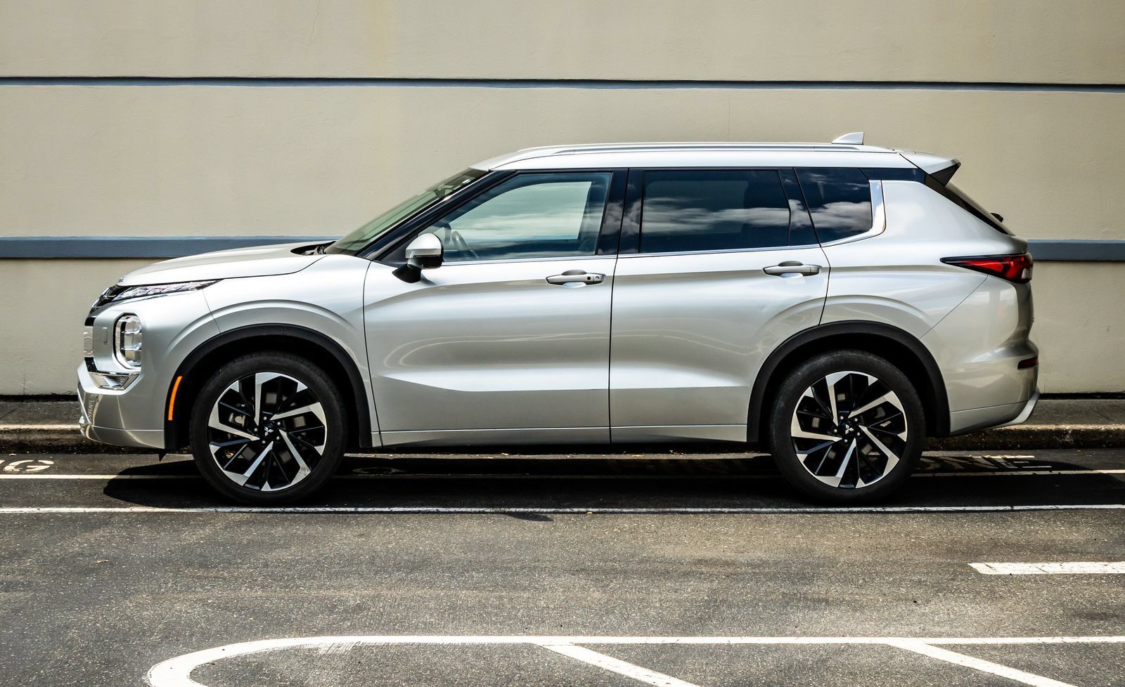 Used 2022 Mitsubishi Outlander SEL AWD/4WD image 4