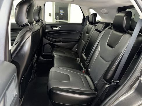 Used 2019 Ford Edge Titanium w/ Equipment Group 301A AWD/4WD image 17
