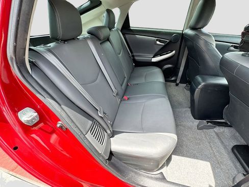 Used 2014 Toyota Prius Five w/ Preferred Accessory Package FWD image 31