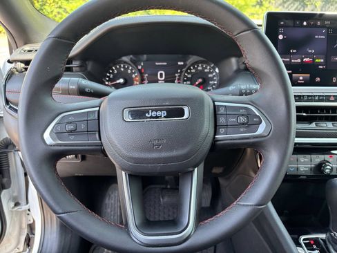 Used 2025 Jeep Compass Trailhawk AWD/4WD image 28