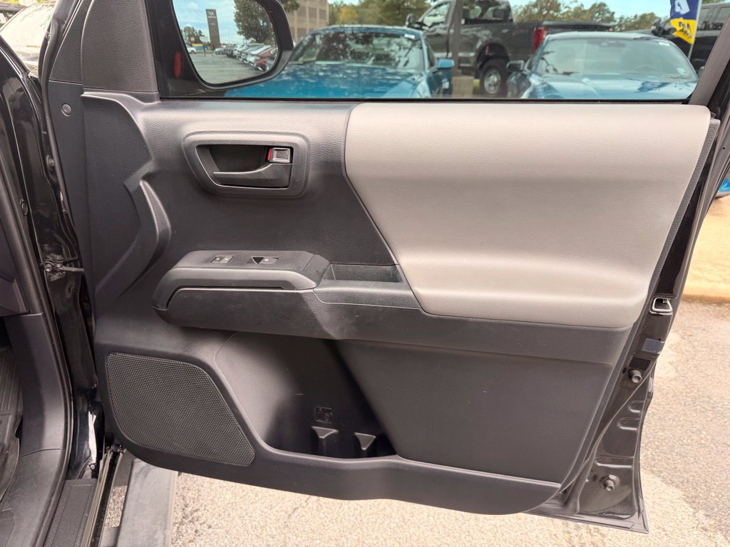 Used 2018 Toyota Tacoma SR RWD image 13