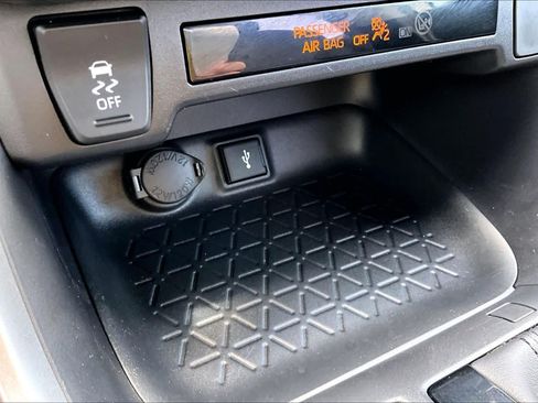 Certified 2022 Toyota RAV4 XLE w/ Convenience Package AWD/4WD image 32