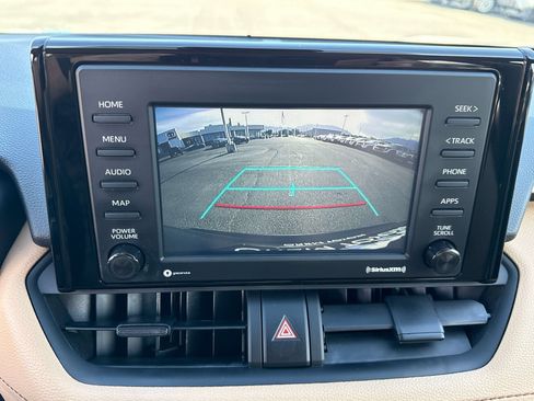Used 2021 Toyota RAV4 LE AWD/4WD image 22