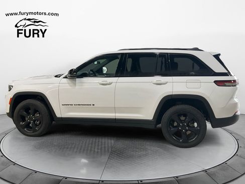 Used 2023 Jeep Grand Cherokee Altitude AWD/4WD image 6