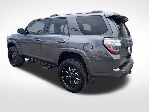 Used 2018 Toyota 4Runner TRD Off-Road AWD/4WD image 3