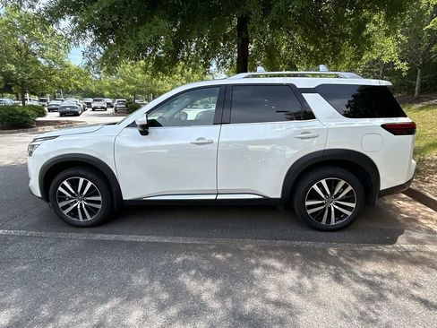 Used 2024 Nissan Pathfinder Platinum w/ Cargo Package FWD image 2