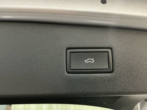 Used 2022 Volkswagen Tiguan SE R-Line AWD/4WD image 68