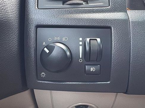 Used 2006 Chrysler 300 Touring RWD image 21