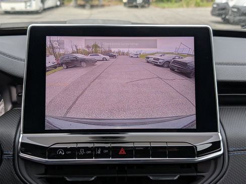 New 2025 Jeep Compass Latitude w/ Sun & Sound Group image 24