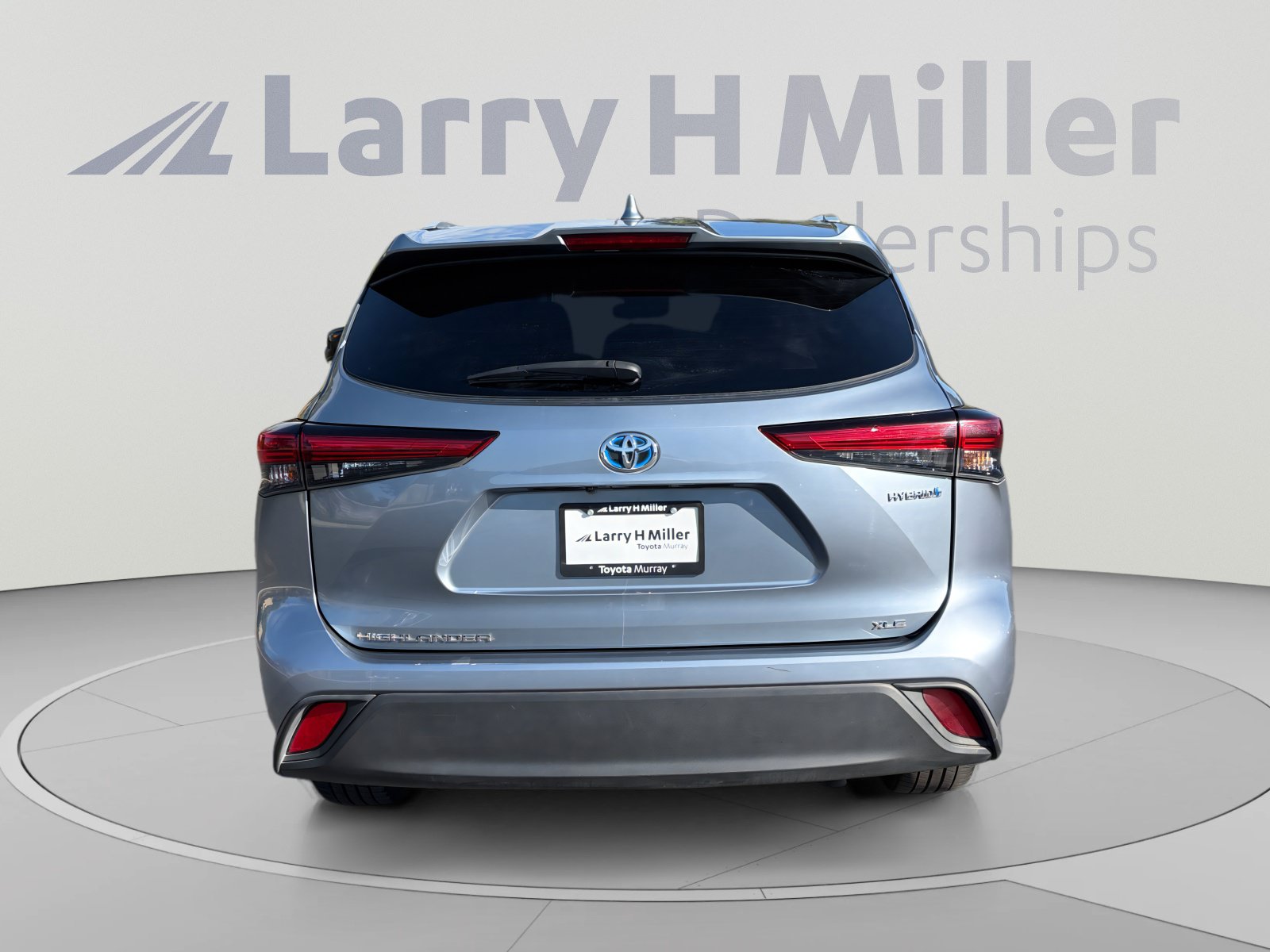 Used 2022 Toyota Highlander XLE AWD/4WD image 4