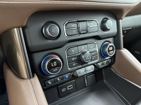 Certified 2024 Chevrolet Suburban High Country w/ Premium Package 2 image 37