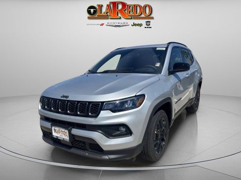 New 2026 Jeep Compass Latitude image 3