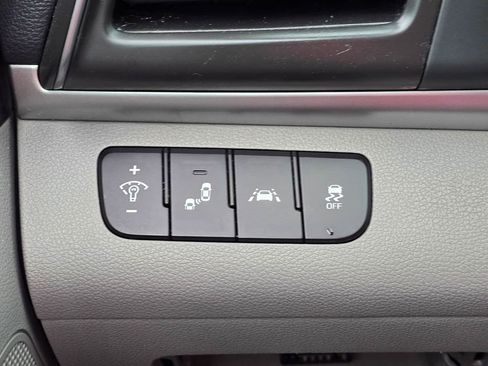 Used 2020 Hyundai Elantra SEL FWD image 24