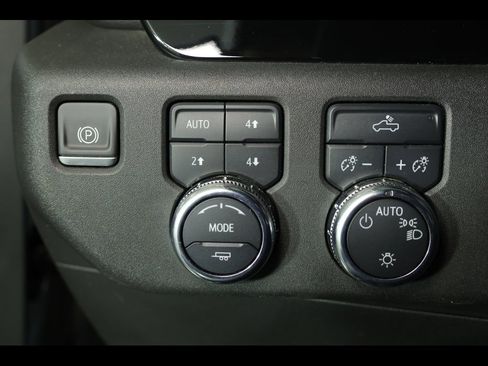 Used 2023 GMC Sierra 1500 SLE image 17