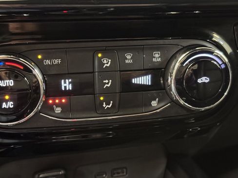 Used 2025 Chevrolet Trax RS image 38