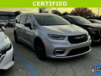 Used 2024 Chrysler Pacifica Touring-L