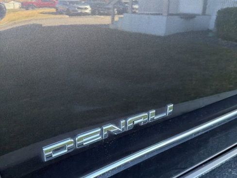 Used 2016 GMC Yukon Denali image 5